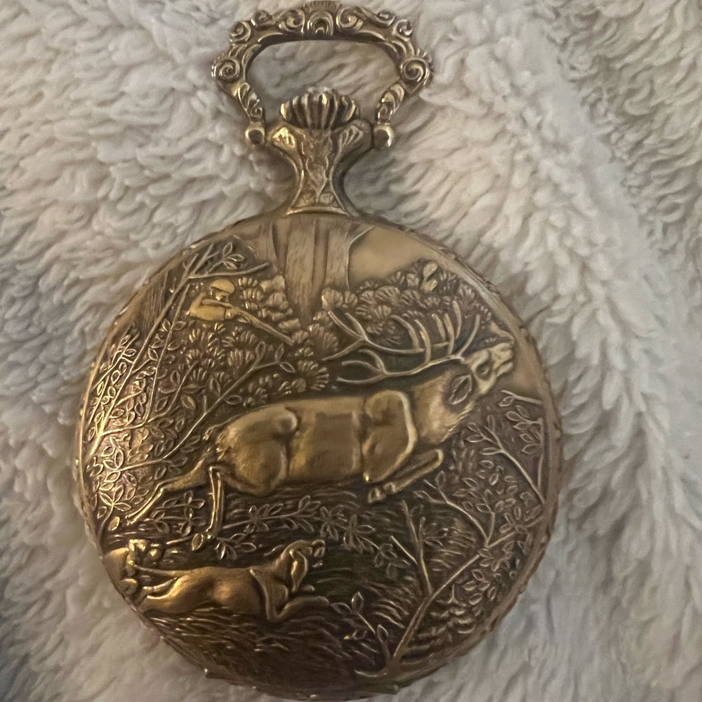 Antique legant Swiss gold tone pocket watch self winding